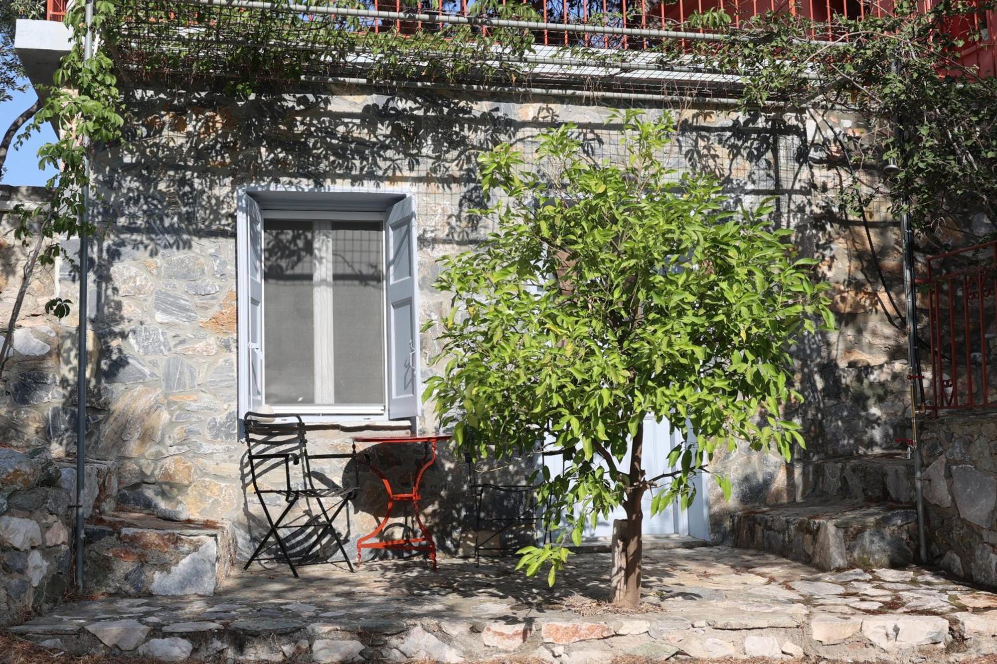 Δωμάτια Κόκκινος Πύργος Plomari Exteriér fotografie